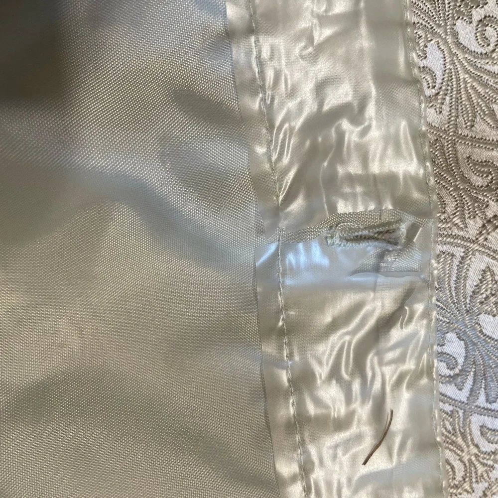 Classic Cream Damask Jacquard Shower Curtain w/fabric liner